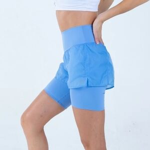 Alo Yoga Circuit Shorts in Marine Blue Loose Shorts Over Biker XXS